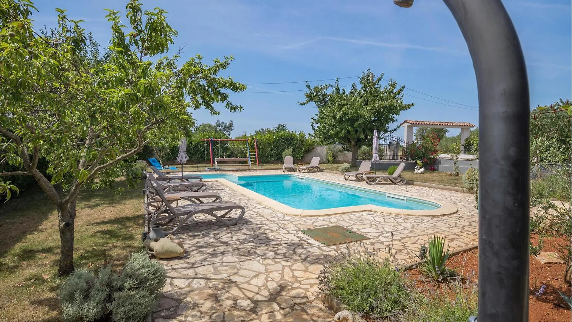 Gorgeous Apartment In Micetici With Wifi Ladrovici
