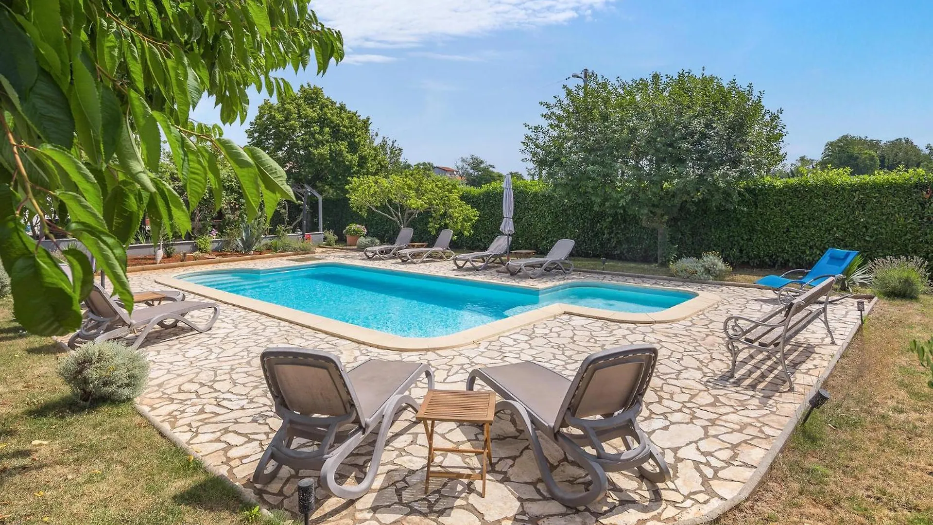 Gorgeous Apartment In Micetici With Wifi Ladrovici 0*,